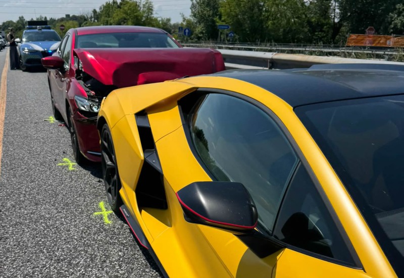lambo4.jpg (112 KB)