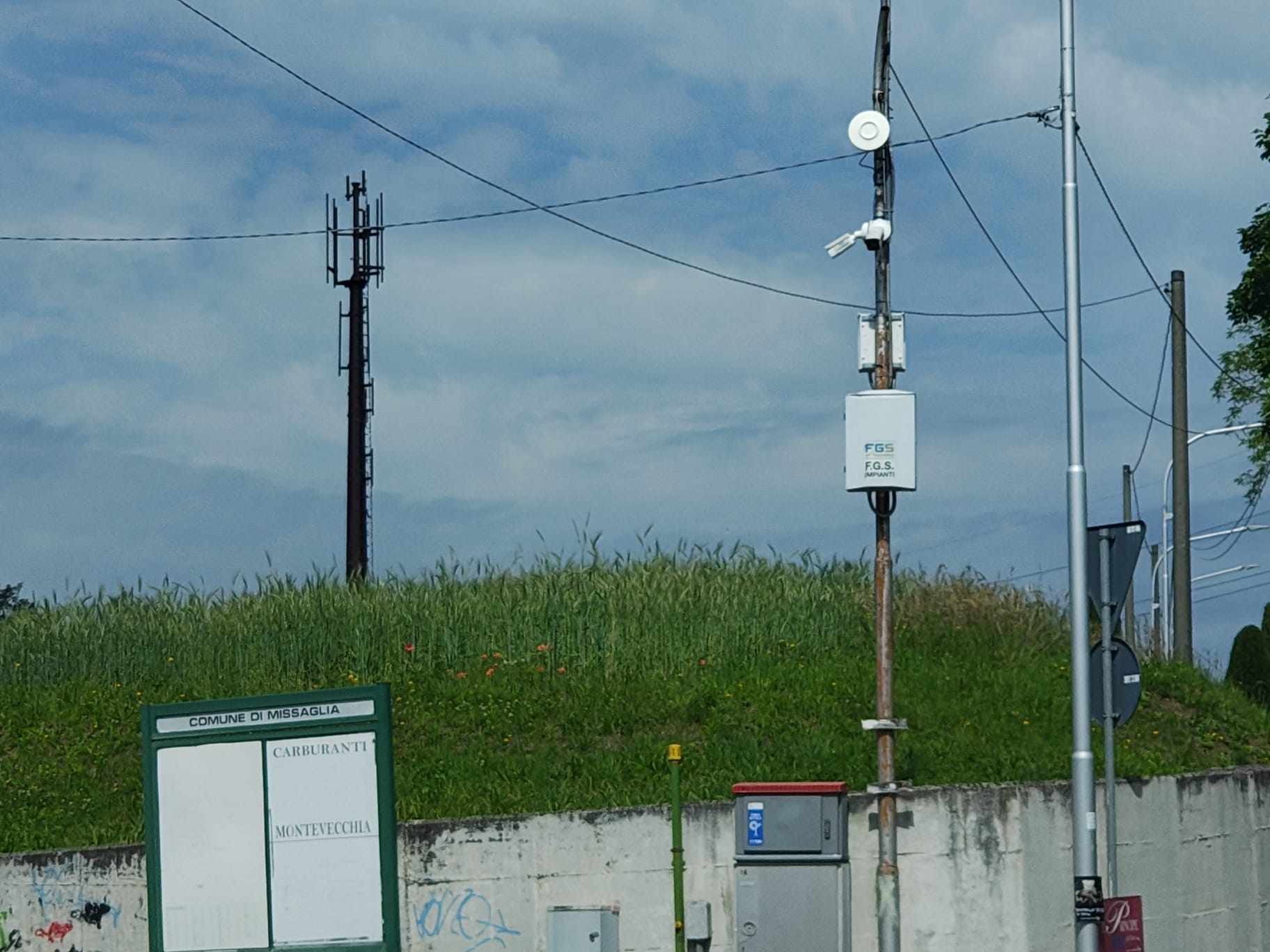 lomaniga-antenna1.jpg (214 KB)