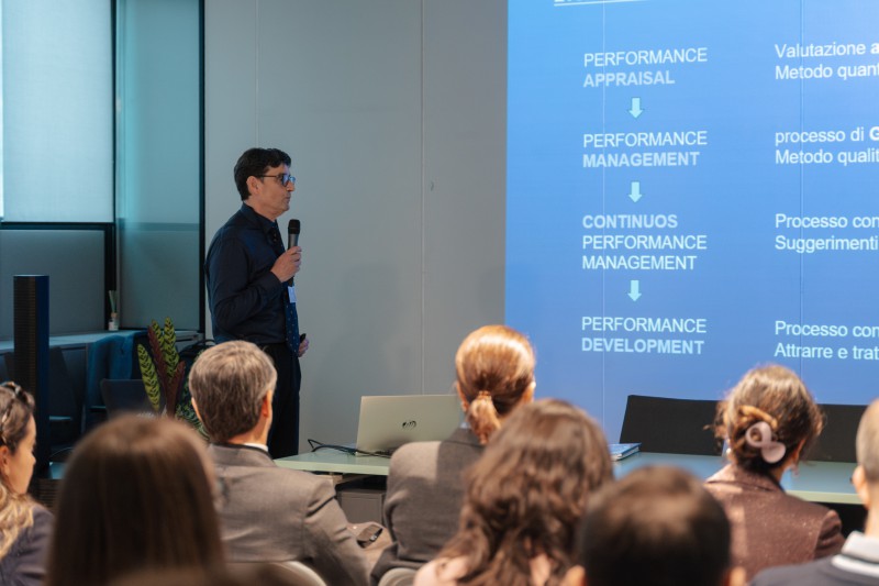 HR_Community_-_AAG_Stucchi_18.jpg (68 KB)