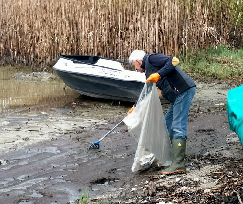 Rogeno_pulizia_lago00004.jpg (288 KB)