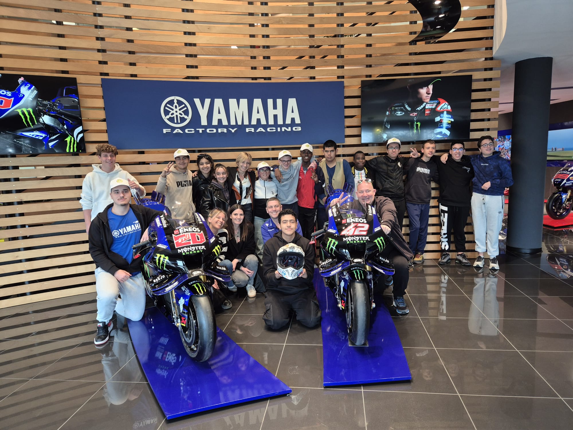 TWEx_Yamaha_Motor_Racing.jpg (430 KB)