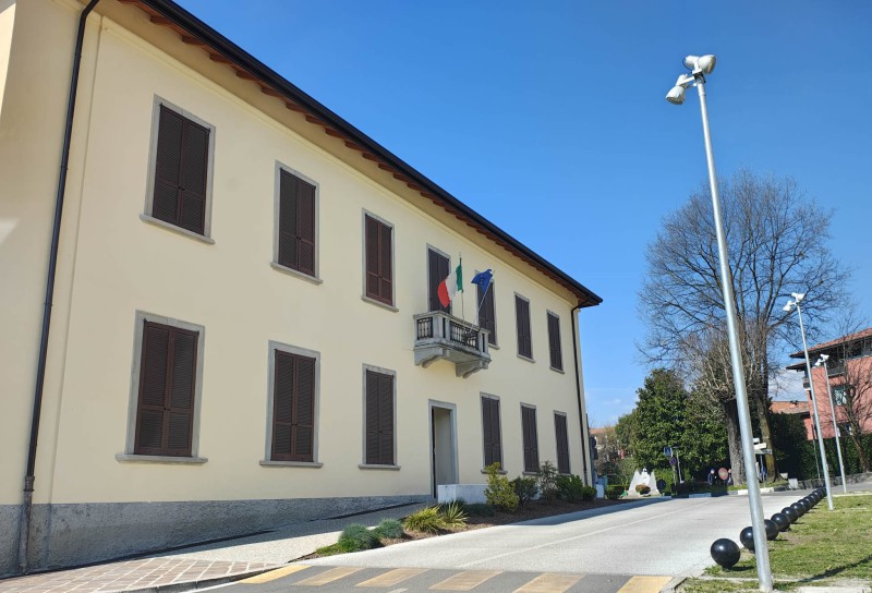 barzagoscuola3.jpg (95 KB)