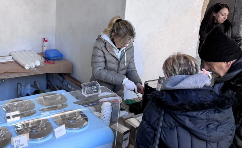 mostramercato2.jpg (87 KB)