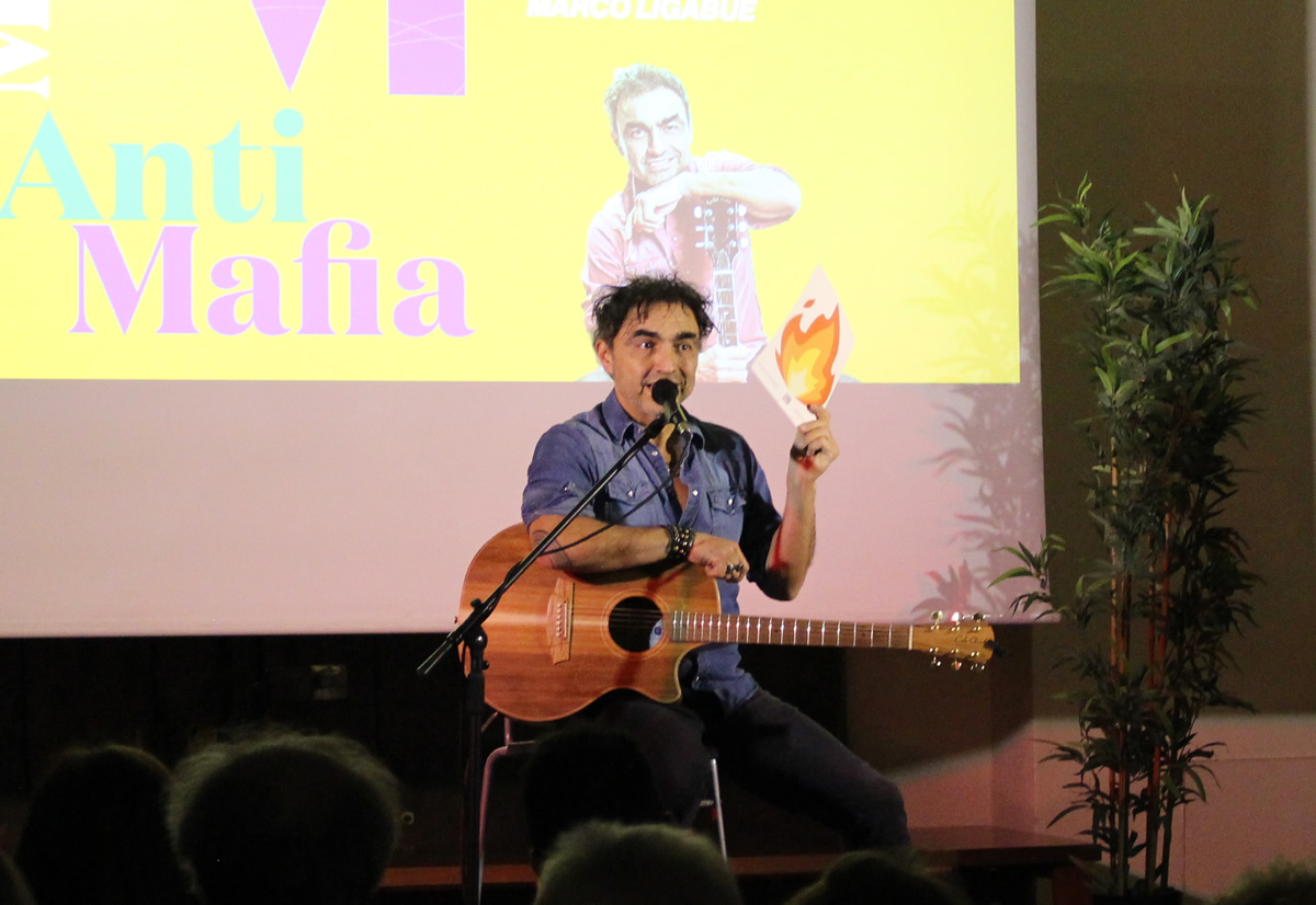 musicantimafia5.jpg (253 KB)