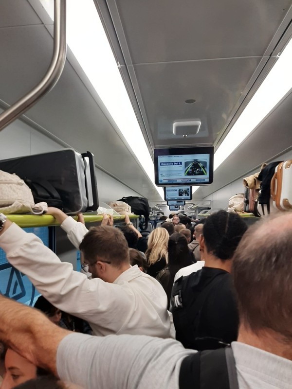 Tirano_Milano_Centrale_fermata_Mandello.jpg (87 KB)