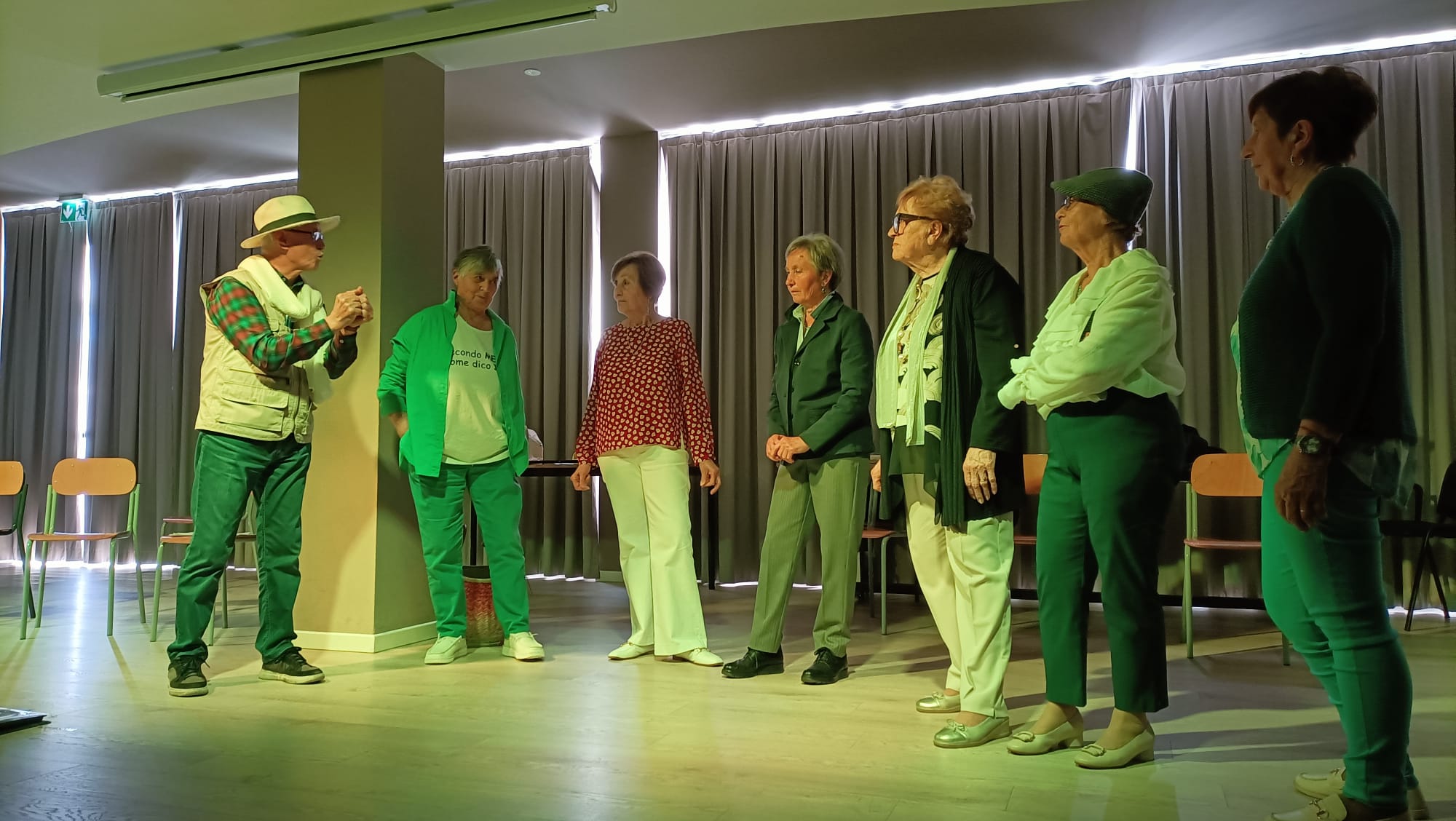 oggionoteatro8.jpg (239 KB)