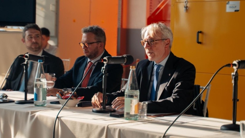 Sergio_Giraldo,_Energy_&_Commodity_Advisor,_e_Marco_Campanari,_Presidente_Confindustria_Lecco_e_Sondrio.jpeg (176 KB)