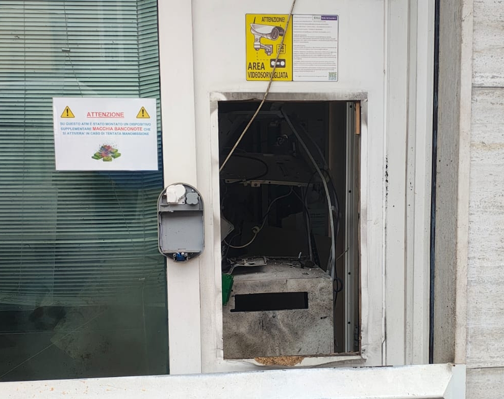 bancomat_barzano1.jpg (351 KB)