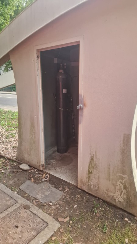 casettaacquamonticellodanneggiata1.jpg (72 KB)