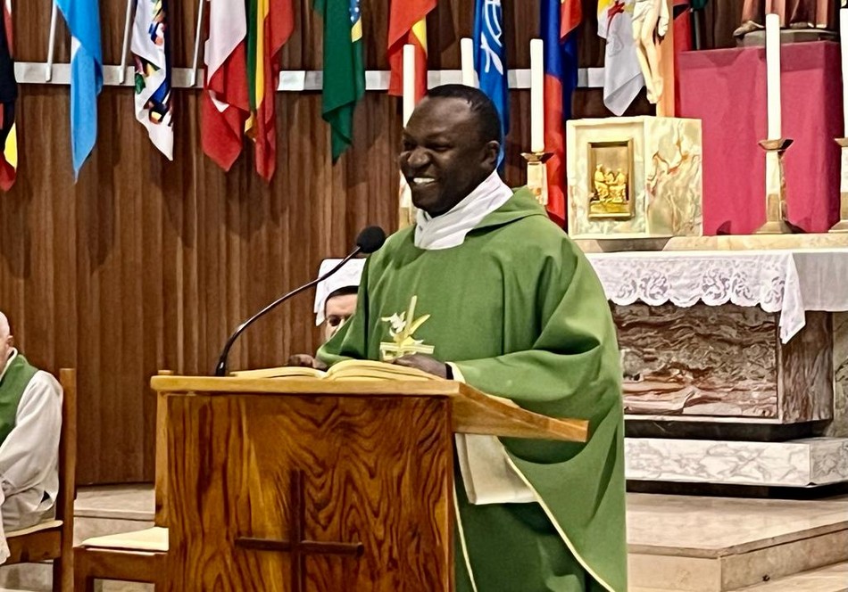 Consolata__saluto_padre_Stephen_3.JPG (168 KB)
