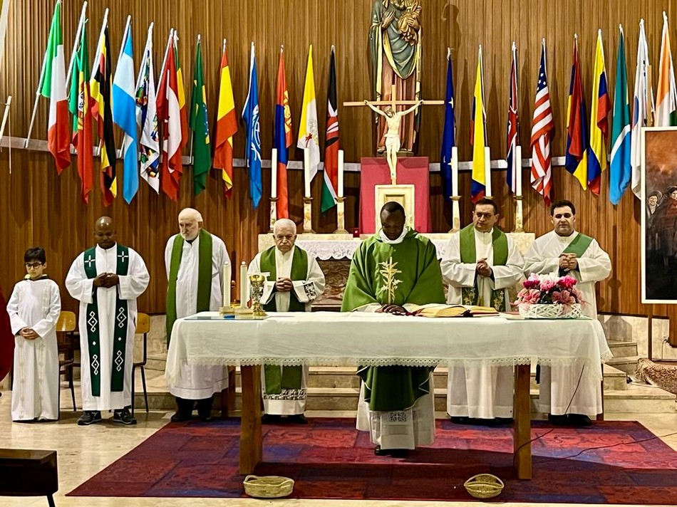 Consolata__saluto_padre_Stephen_4.JPG (229 KB)