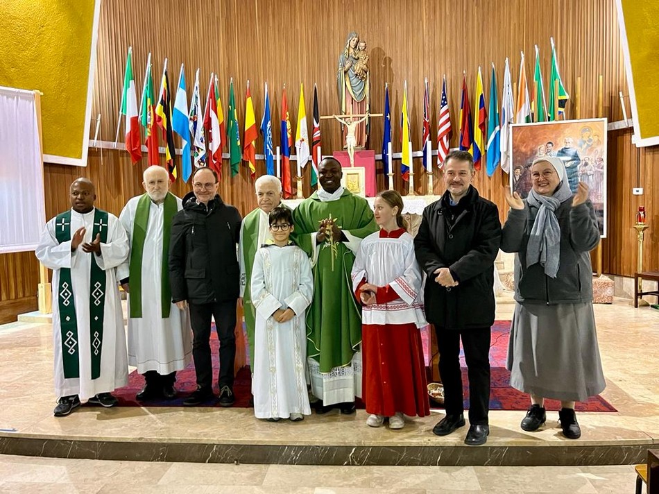 Consolata__saluto_padre_Stephen_7.JPG (223 KB)