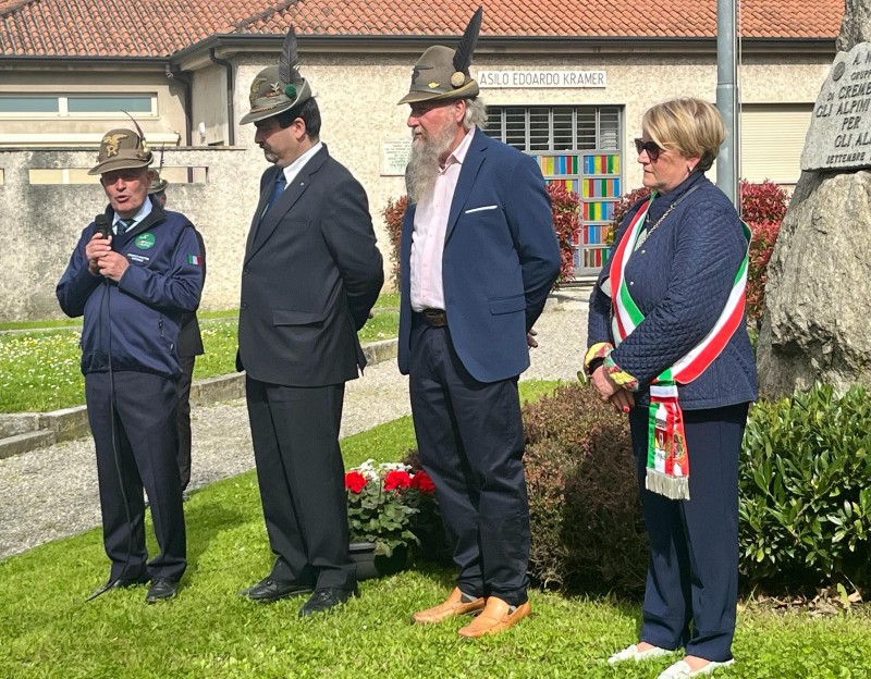 Al microfono il consigliere ANA Renato Spreafico