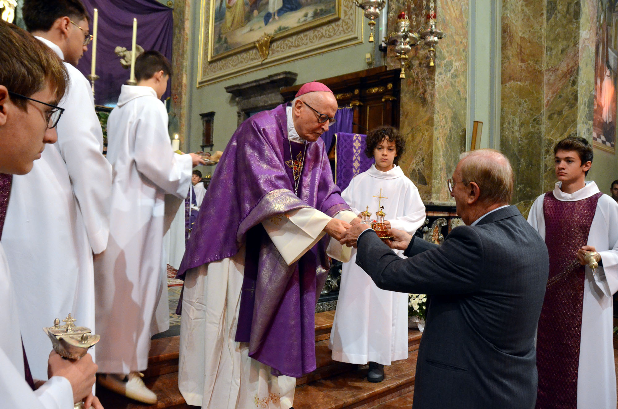 50ESIMO_MONSIGNOR_AMBROGIO_SPREAFICO_15.jpg (424 KB)