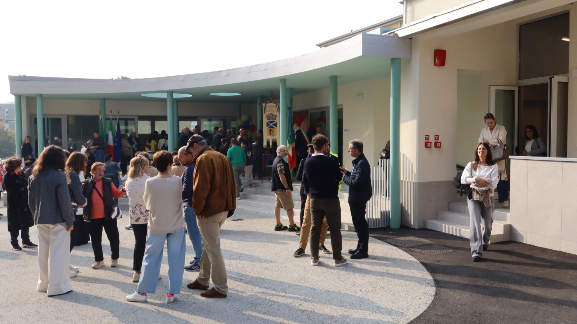 Barzago_inaugurazione-primaria-32.jpg (417 KB)
