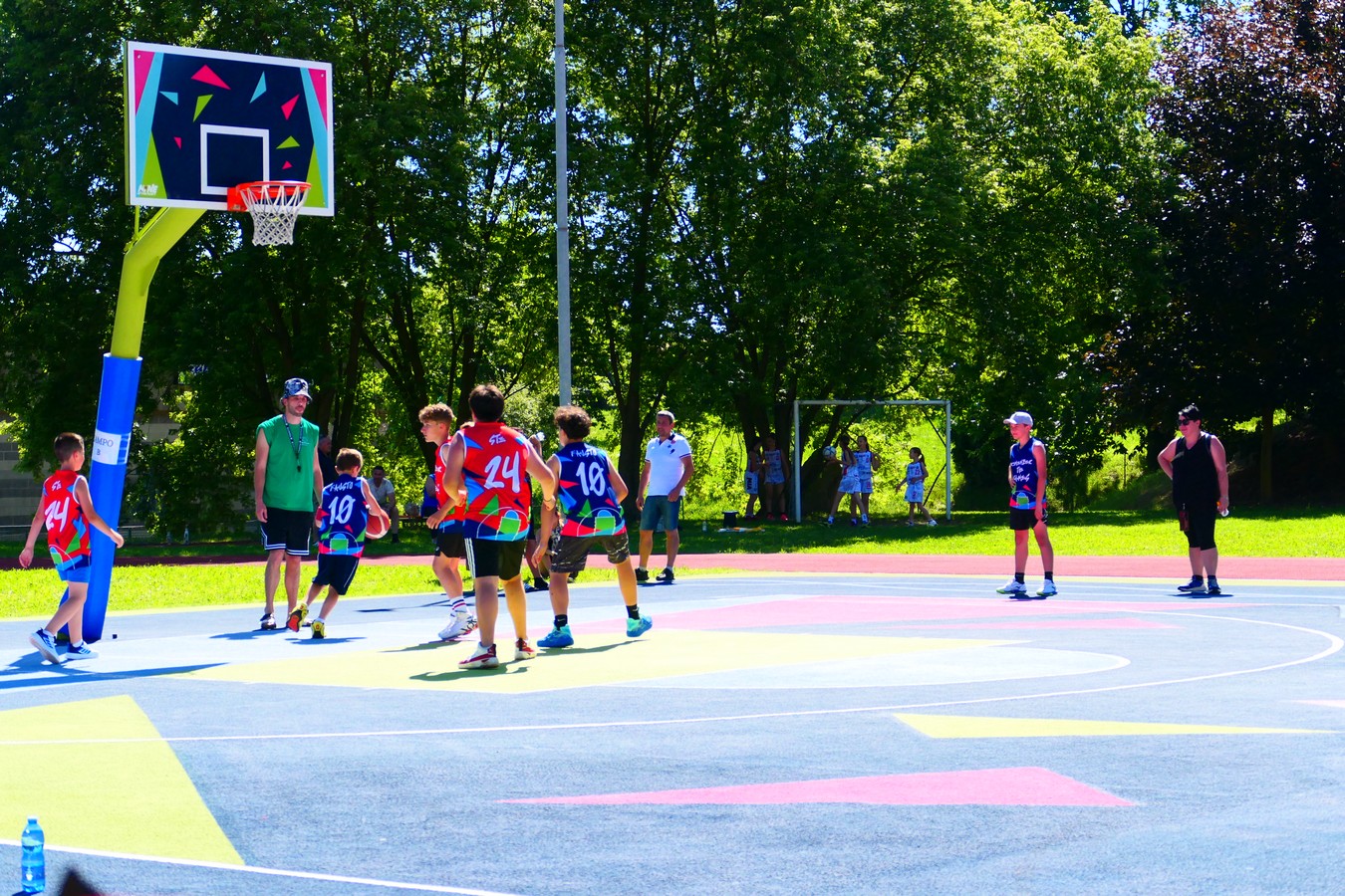 barzanomemorialbasket0017.jpg (528 KB)