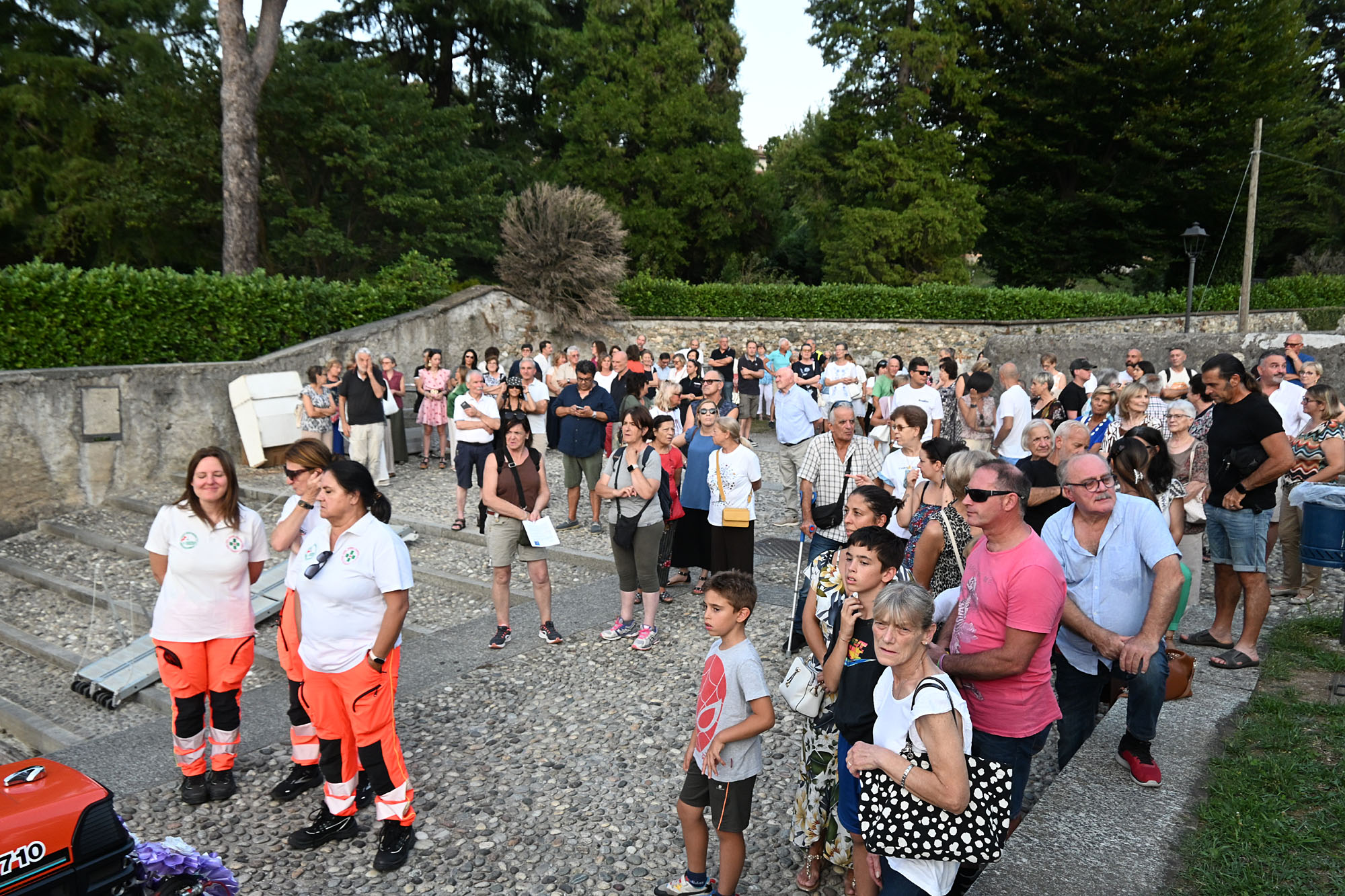 PROCESSIONE_SUL_LAGO_32.jpg (648 KB)