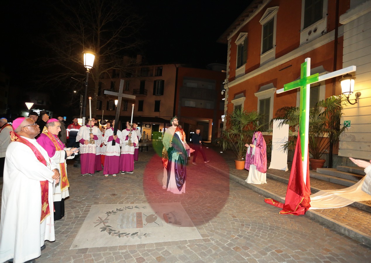 oggionoviacrucis_0005.jpg (254 KB)