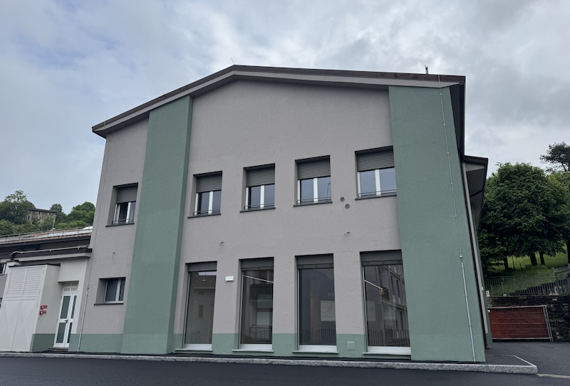 Sirone_scuola_primaria_battisti2.JPG (117 KB)