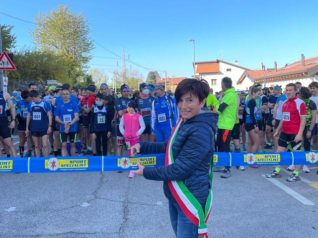 Il sindaco Tiziana Galbusera prima del taglio del nastro.